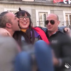 Podemita y feminista acude a FAKings para que la rompan el culo y ser sodomizada por 2 maromos